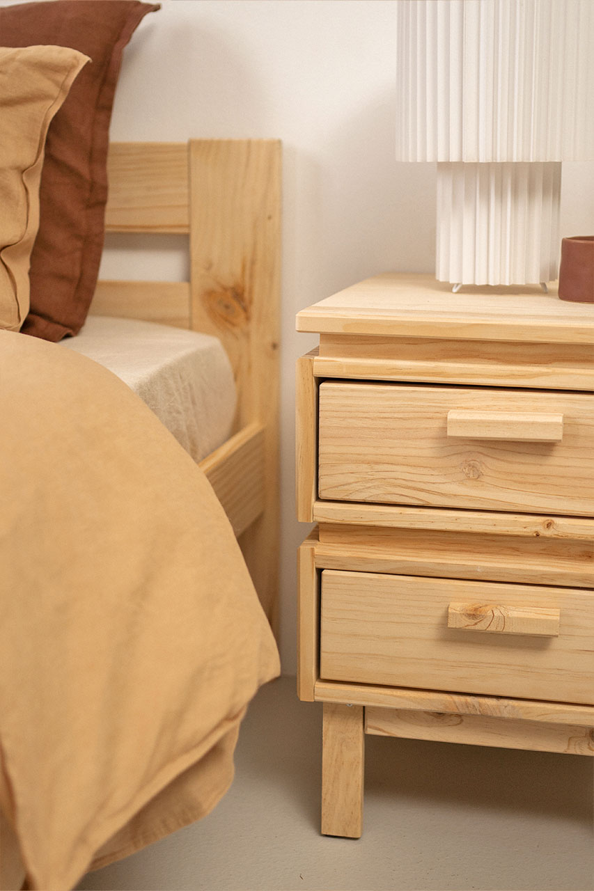 Imagen de ambiente 4 para:Mesita con 2 cajones de madera de pino